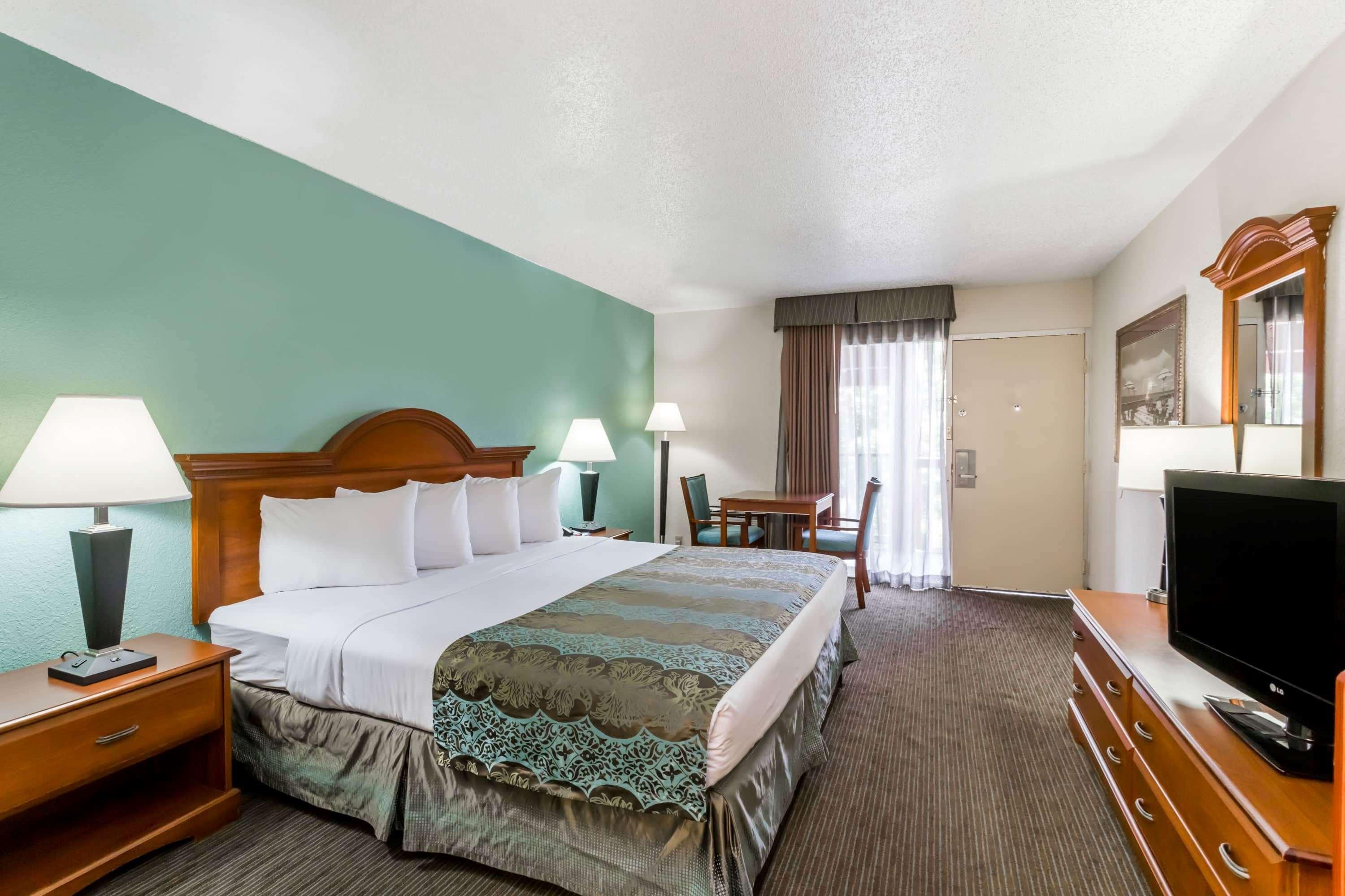 Baymont By Wyndham Sarasota Hotel Bagian luar foto