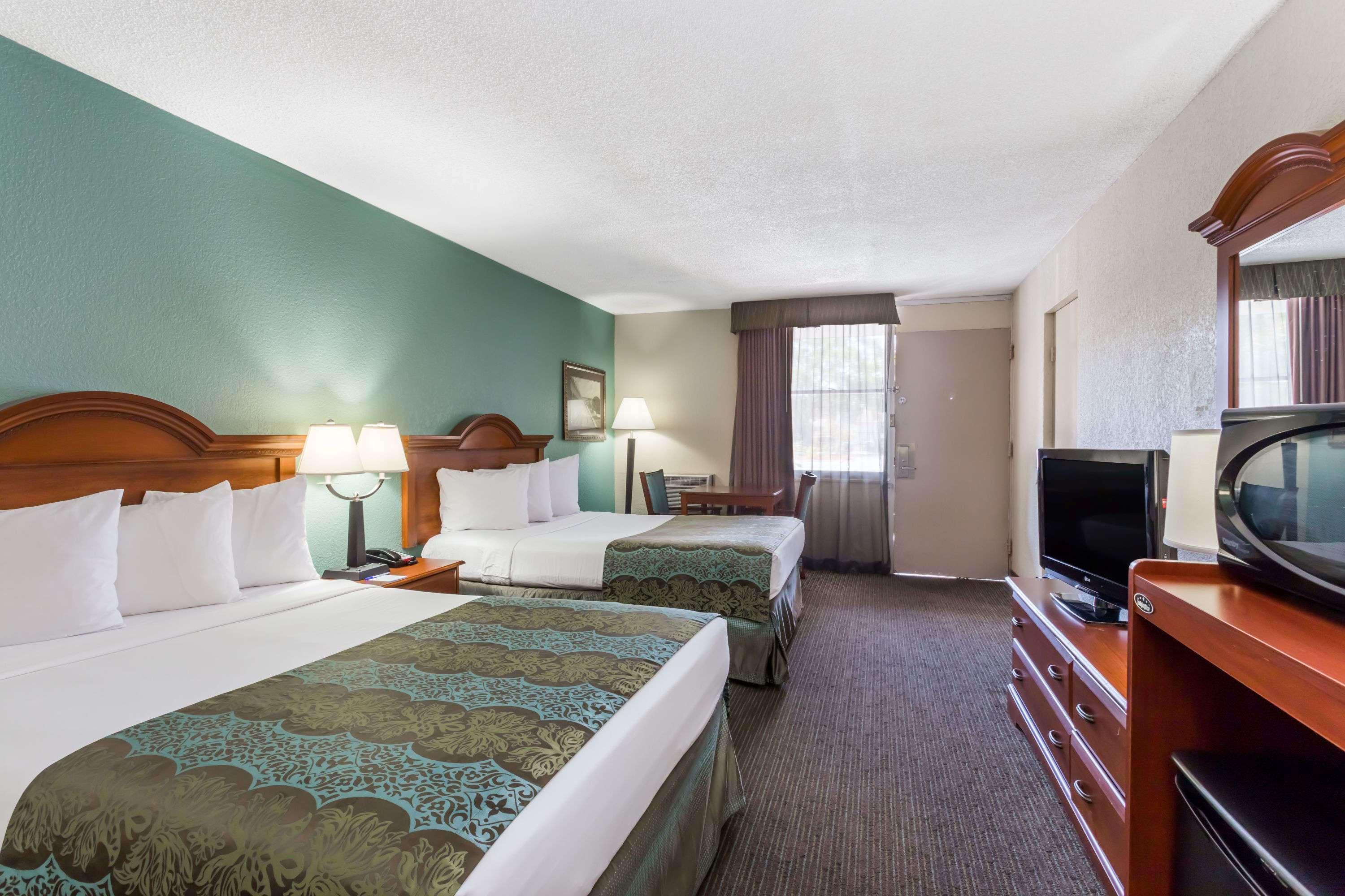 Baymont By Wyndham Sarasota Hotel Bagian luar foto