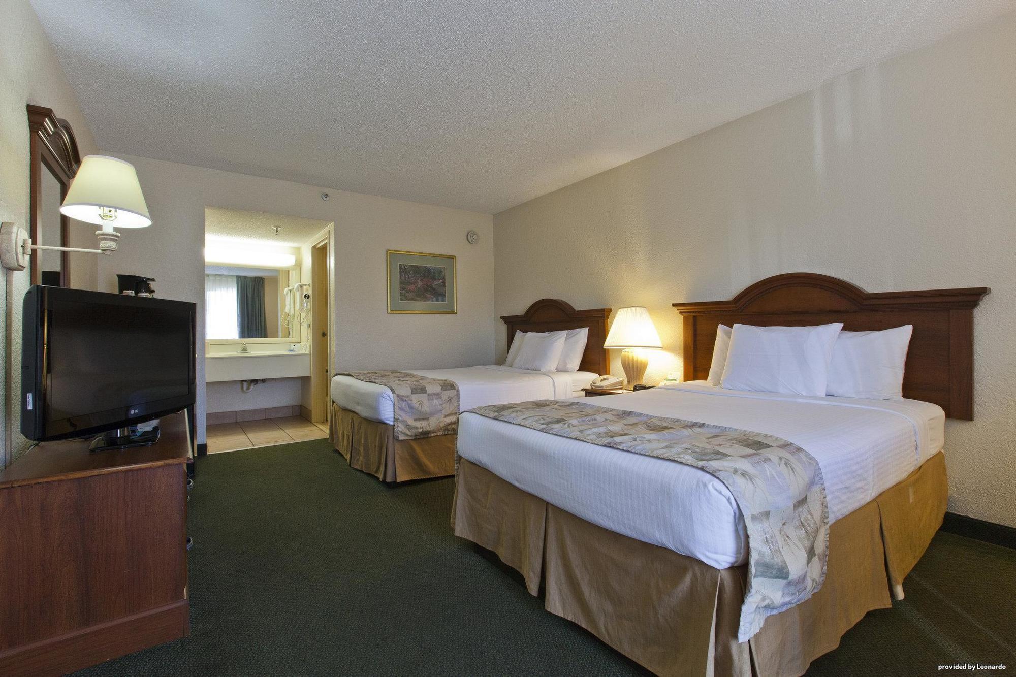Baymont By Wyndham Sarasota Hotel Bagian luar foto